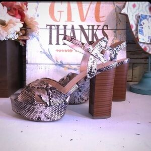 Snakeskin Strappy Platform Heels Sz 7 Heart in D